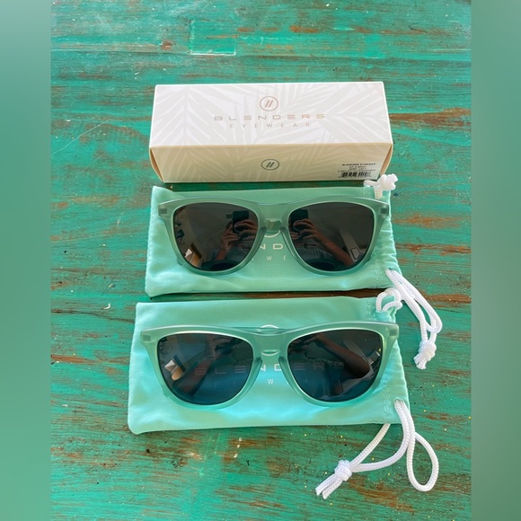2x1 Blenders Gloss Clear/Polarized Gradient Sunglasses in sea-glass green color. - Picture 1 of 4